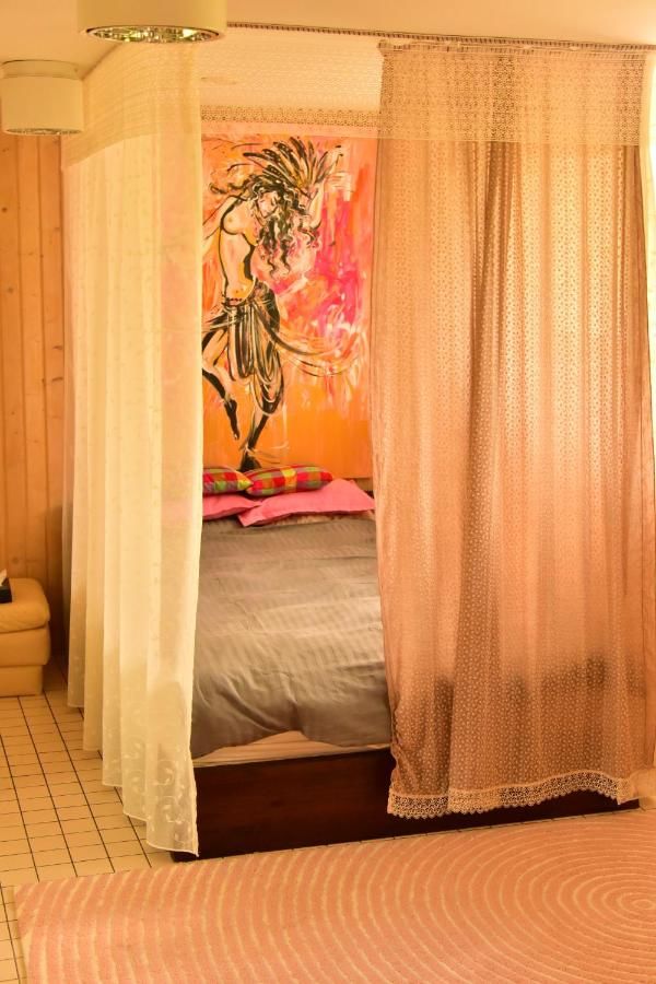 Дома для отпуска A Pine-House of Green with wood-heated sauna Таллин-24